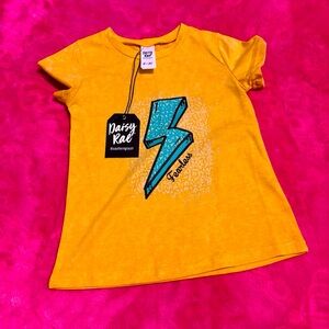 DAISY RAE YELLOW TEE W/BLUE LIGHTING BULT SIZE 2/3T